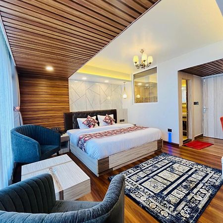 Luxury Stay At Hotel Broadway Boutique Mall Road Chowrasta Near Mahakal Temple Дарджилинг Экстерьер фото