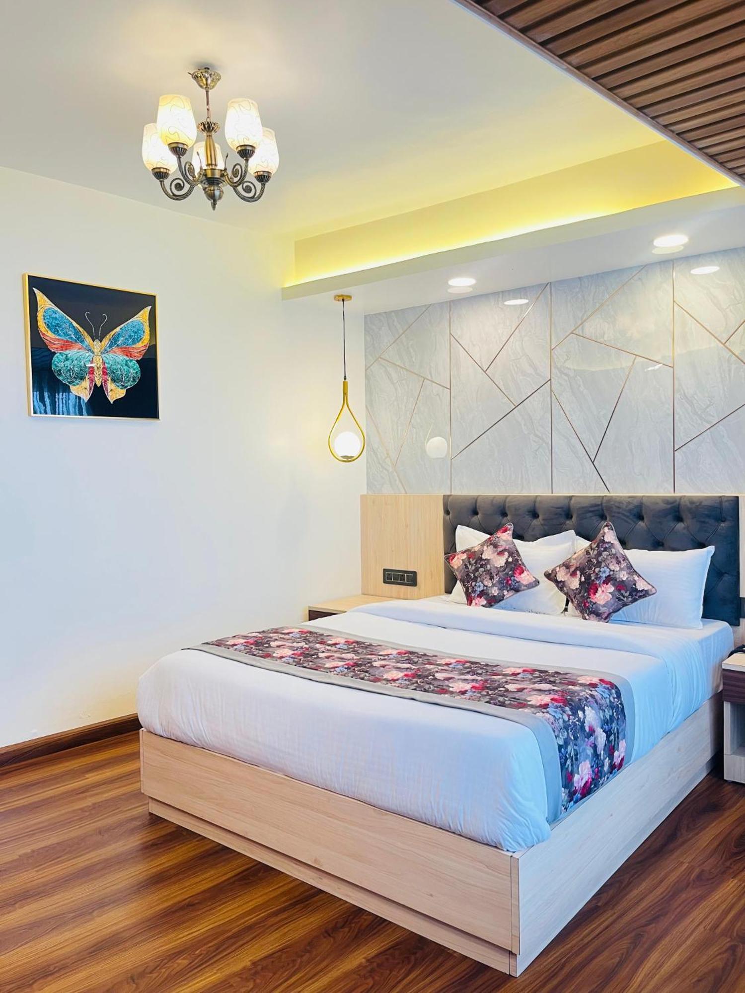 Luxury Stay At Hotel Broadway Boutique Mall Road Chowrasta Near Mahakal Temple Дарджилинг Экстерьер фото