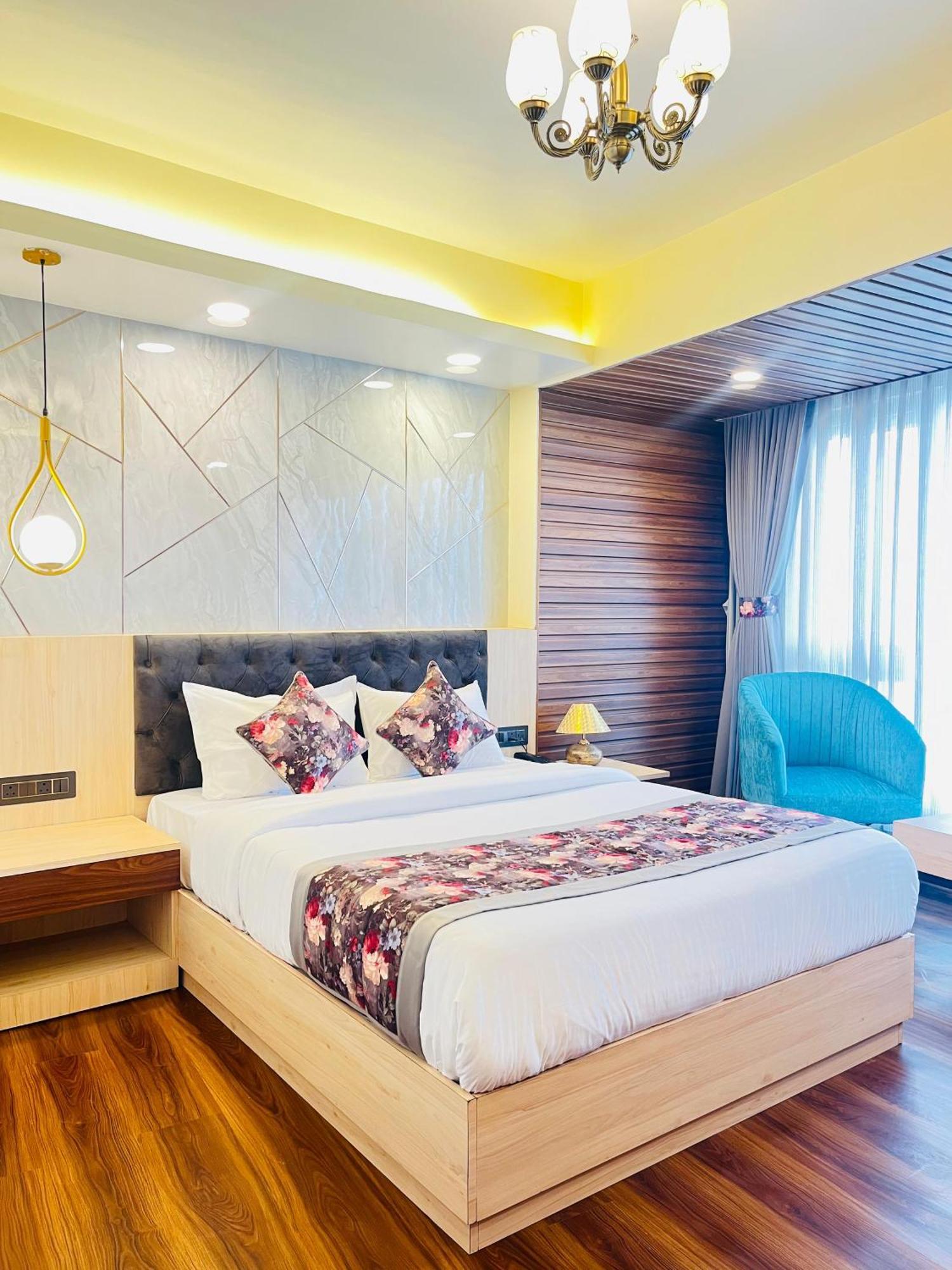 Luxury Stay At Hotel Broadway Boutique Mall Road Chowrasta Near Mahakal Temple Дарджилинг Экстерьер фото