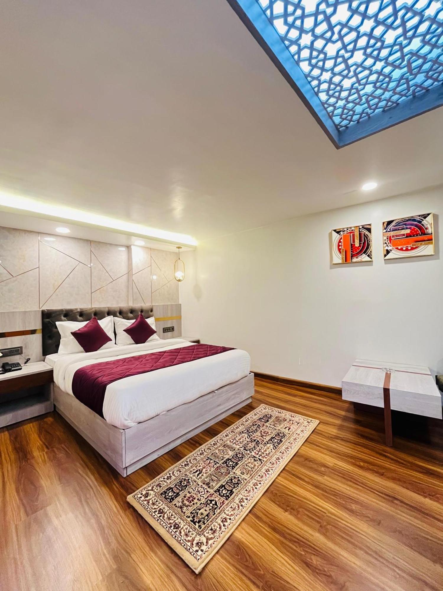 Luxury Stay At Hotel Broadway Boutique Mall Road Chowrasta Near Mahakal Temple Дарджилинг Экстерьер фото