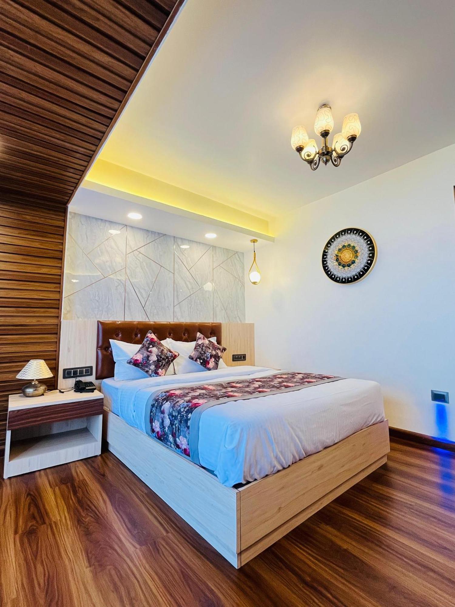 Luxury Stay At Hotel Broadway Boutique Mall Road Chowrasta Near Mahakal Temple Дарджилинг Экстерьер фото
