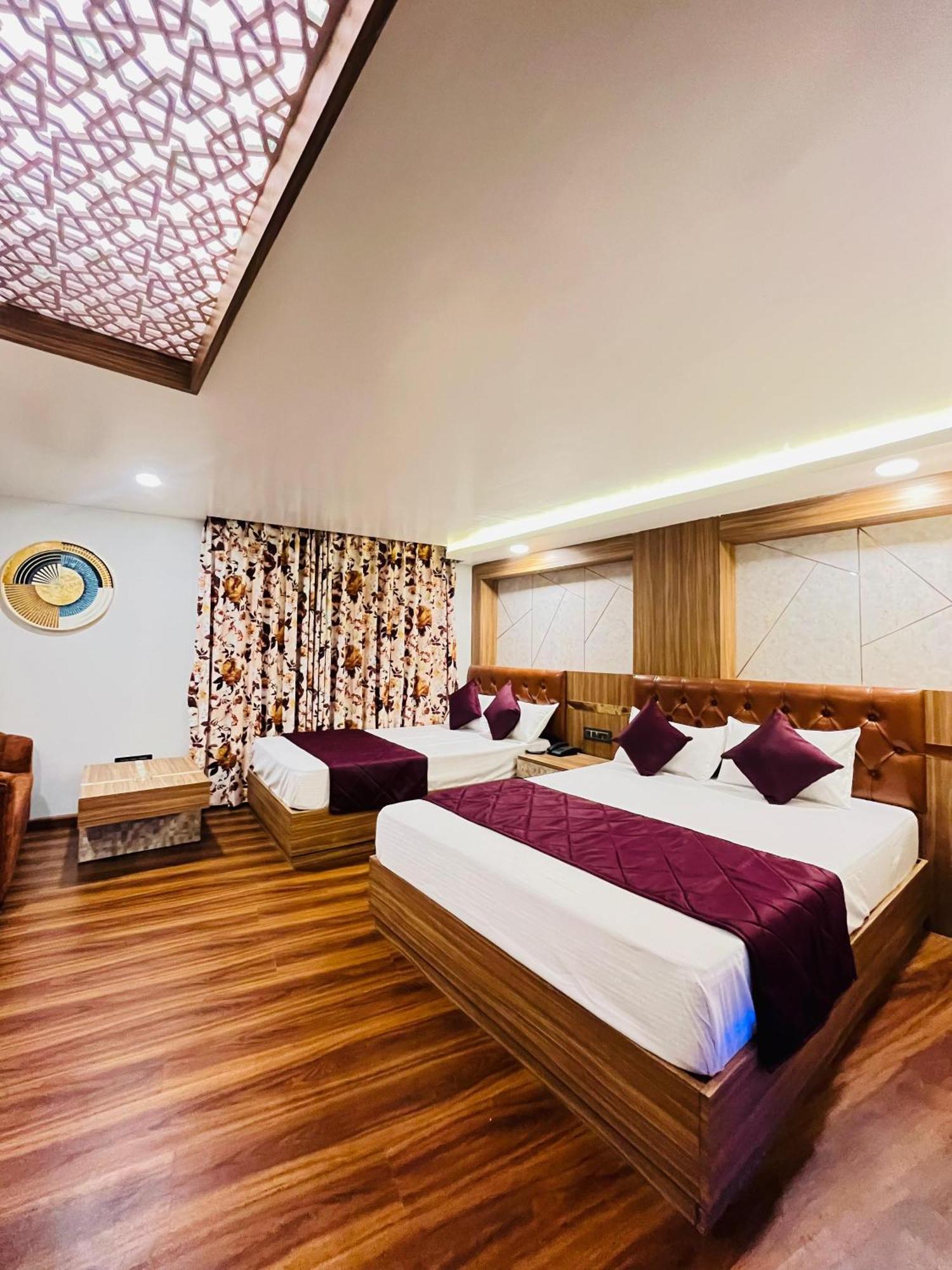 Luxury Stay At Hotel Broadway Boutique Mall Road Chowrasta Near Mahakal Temple Дарджилинг Экстерьер фото